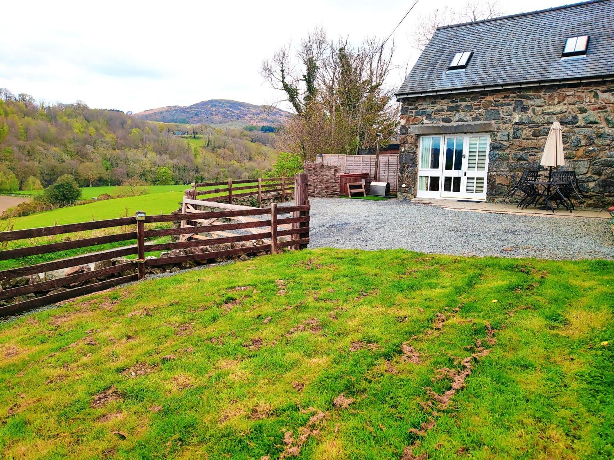 Cader Mountain View Cottage With Hot Tub In Snowdonia Dolgellau Kültér fotó